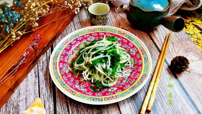 绿豆芽炒韭菜