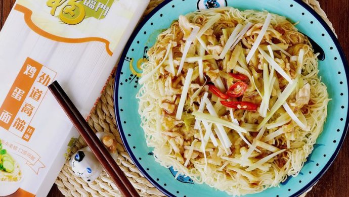 大排档风味 韭黄鸡丝煎面