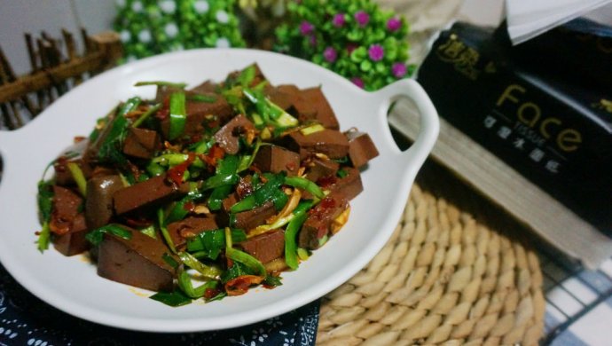 韭菜炒鸭血