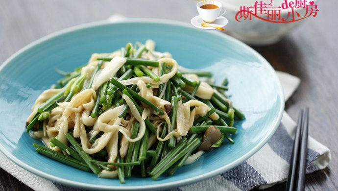 杏鲍菇炒韭菜薹