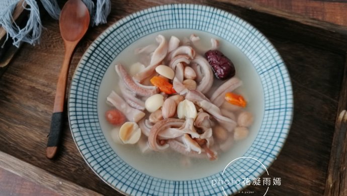 莲子猪肚汤
