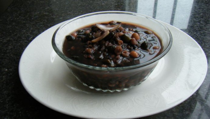 补肾乌发―黑豆薏米百合汤