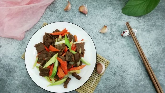 牛肉炒青蒜胡萝卜