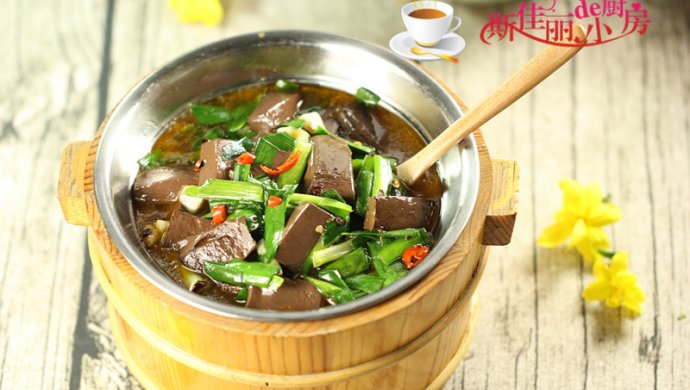 韭菜炒鸭血
