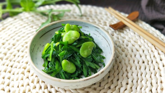 韭菜炒蚕豆米