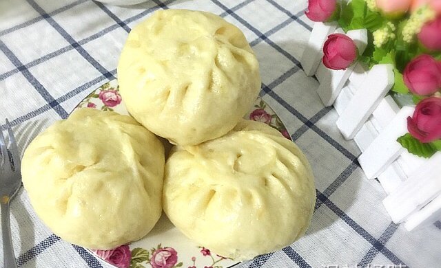 猪肉韭菜包子