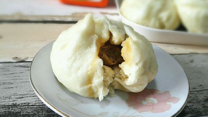 酱香猪肉大葱馅包子