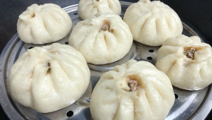 酸菜鲜肉包子