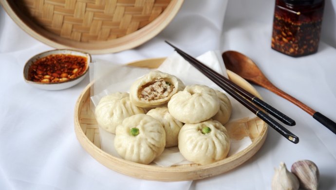 藕丁猪肉小包子