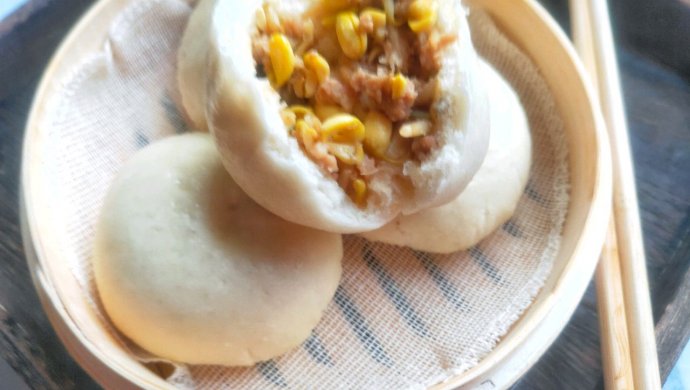 好吃的黄豆芽肉包子包子