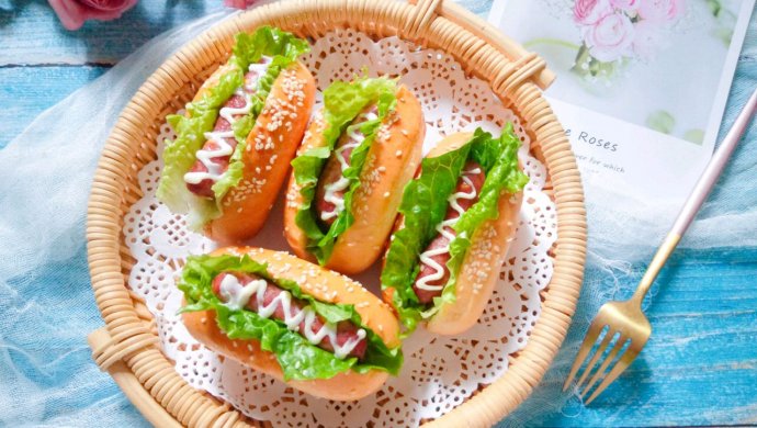 香肠生菜面包