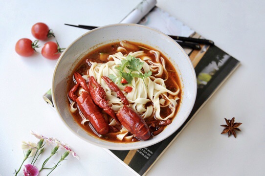 麻辣蒜香小龙虾―龙虾面