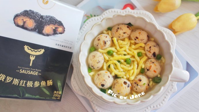 海参鱼肠煮小米面条