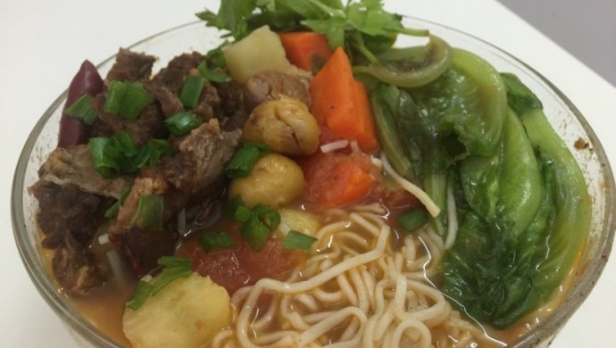 番茄土豆牛腩面条汤