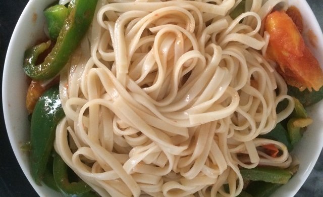 捞面条
