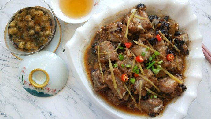 美味老广豆豉蒸排骨配菊普