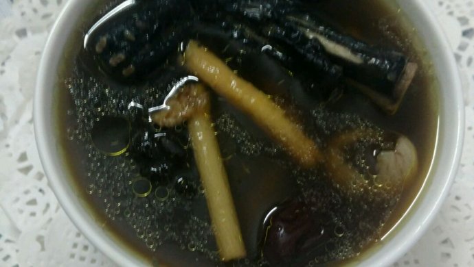 黄芪党参红枣乌鸡汤