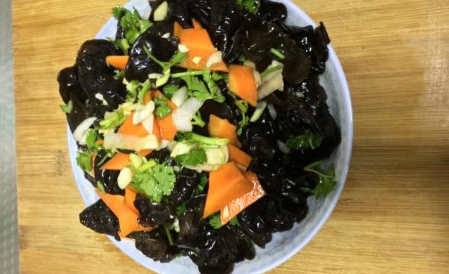 芥末黑木耳