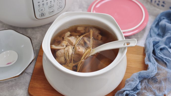 墨鱼干党参鸡汤