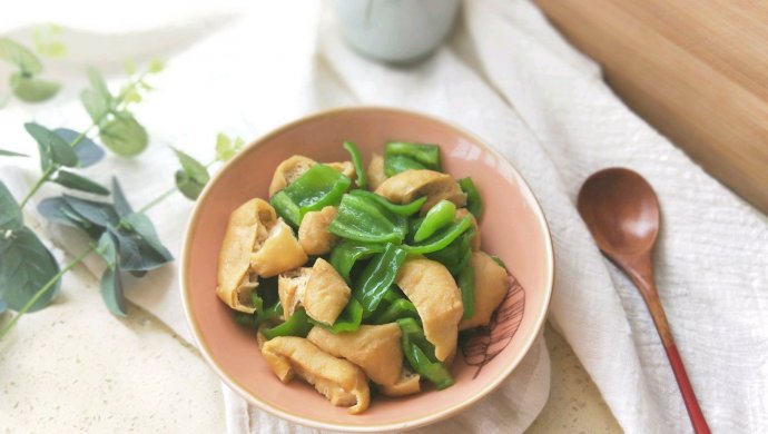 青椒炒油豆腐