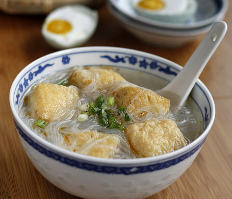 油豆腐粉丝汤
