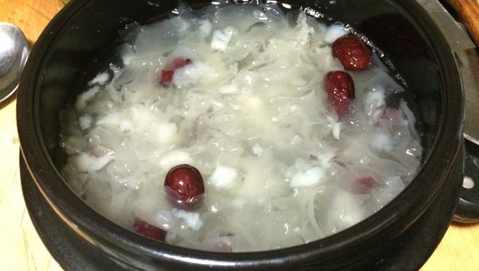 红枣银耳雪蛤羹