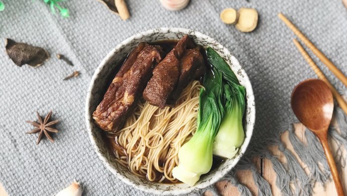 祛湿驱寒 补血滋阴 南洋风味肉骨茶面