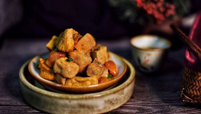 油豆腐扣肉煲