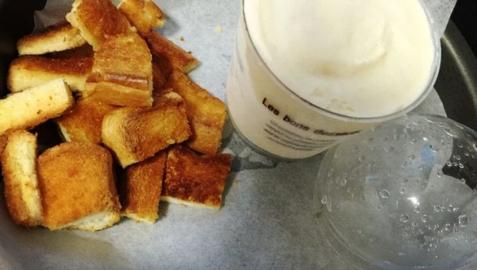 黄油蜂蜜烤面包,自制榴莲冰淇淋