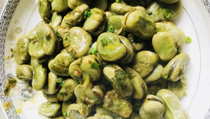 葱油蚕豆~粉糯鲜香