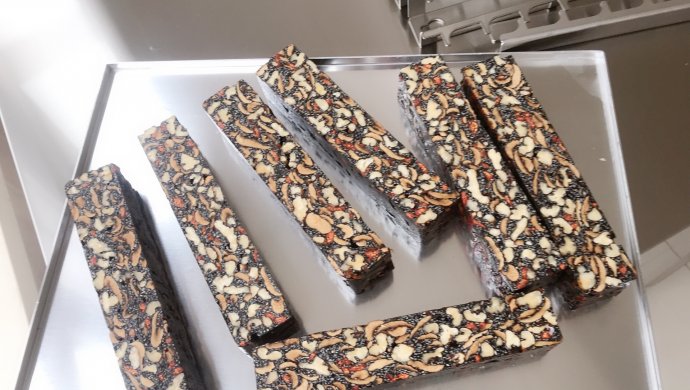 手工熬制阿胶糕