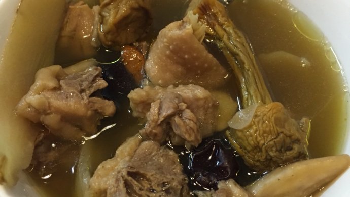 姬松茸红枣炖土鸡汤