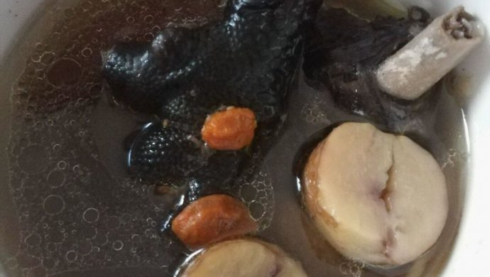 当归板栗乌鸡汤