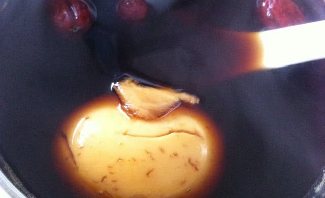 当归鸡蛋红糖水