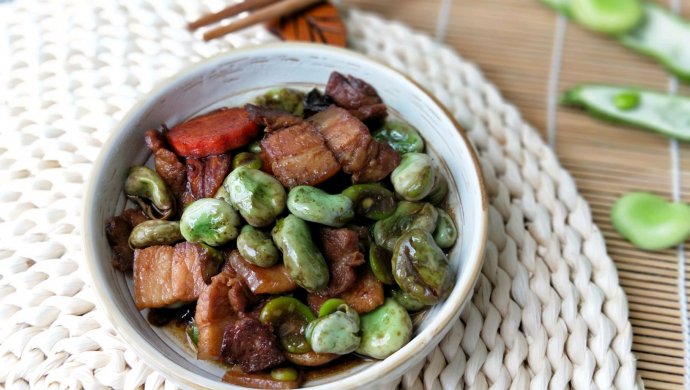 五香五花肉焖蚕豆(比葱油蚕豆好吃11倍)