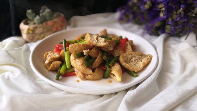 油豆腐炒蒜苔