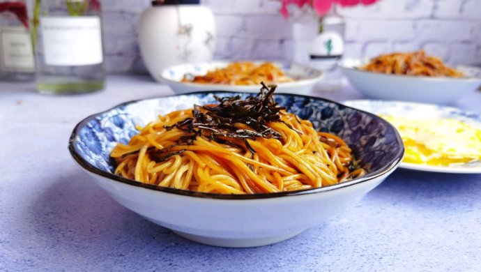 像极黑暗料理的葱油拌面