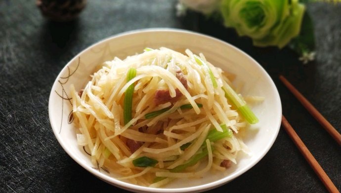 土豆丝炒芹菜