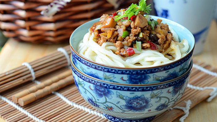 杏鲍菇豆豉肉酱面