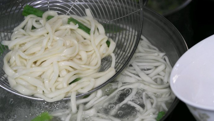 醋调和（huo）手擀面