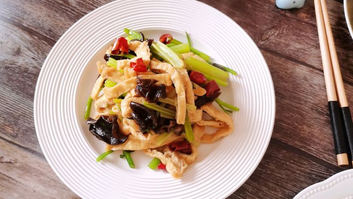 芹菜炒油豆腐
