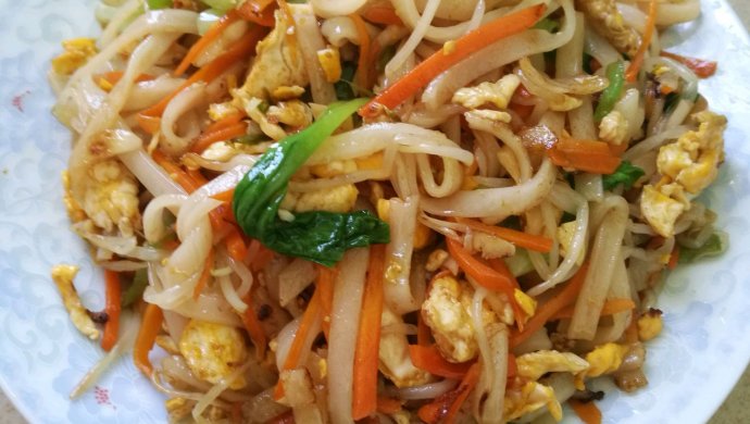 鸡蛋炒河粉