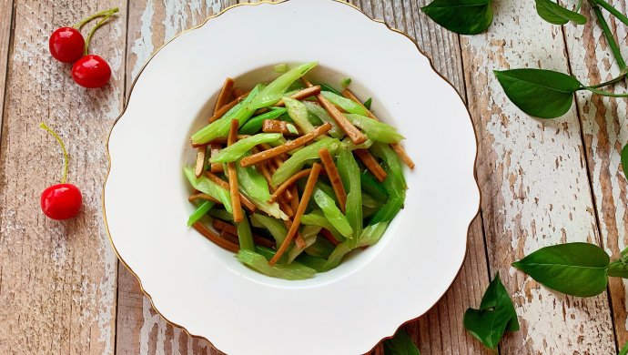 芹菜熏干