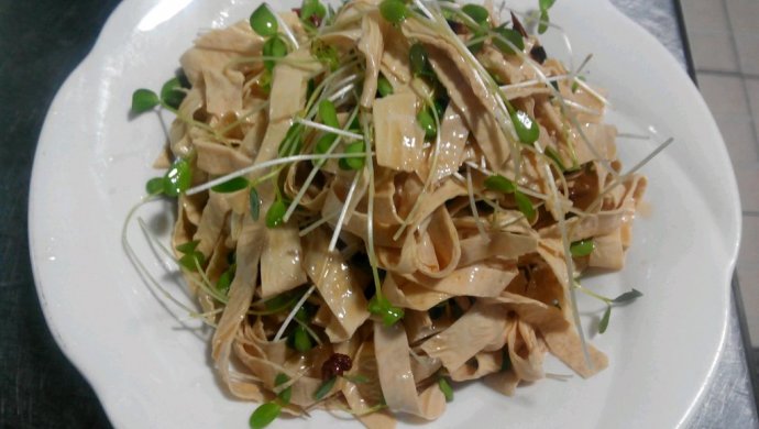 香椿苗拌豆油皮