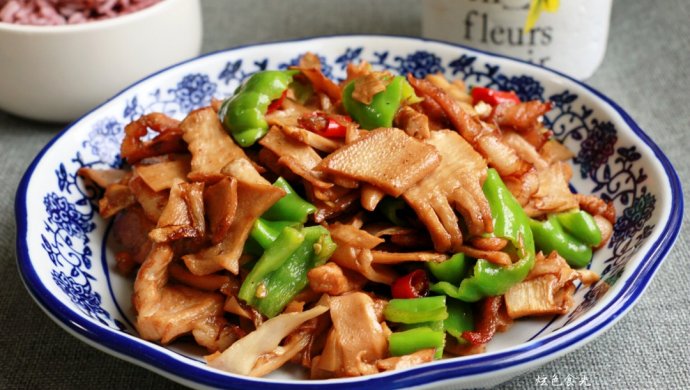 嫩嫩的笋干肉片
