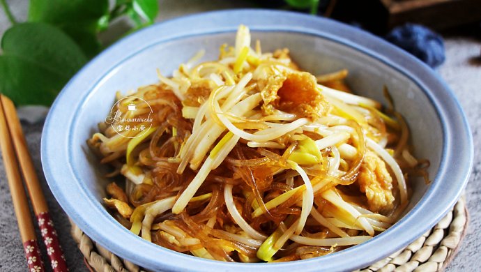 绿豆芽蒜黄炒粉条
