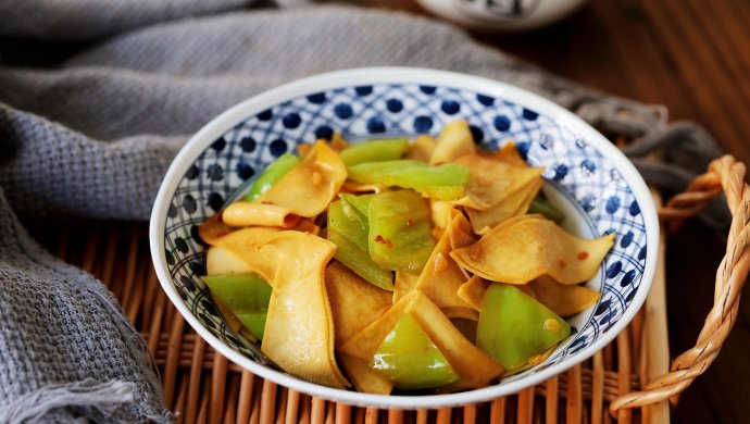 尖椒炒豆腐皮