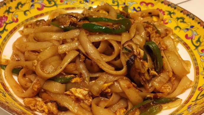 香菇鸡蛋炒河粉