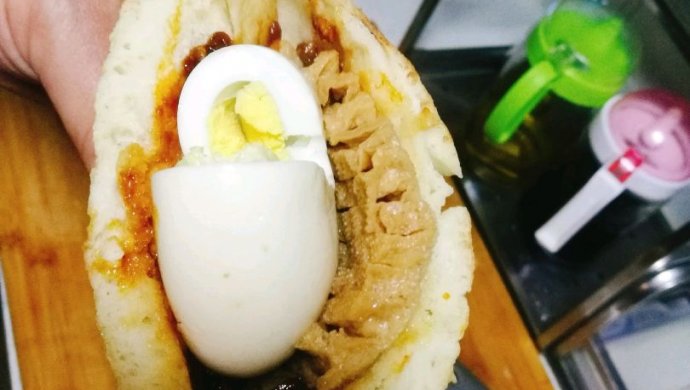 烧饼夹鸡蛋豆腐串