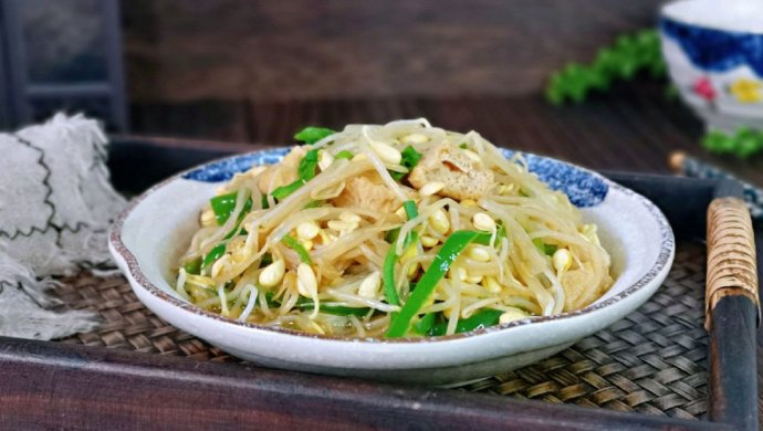 黄豆芽青椒炒油泡